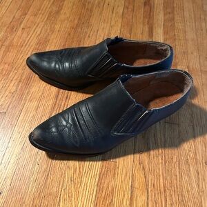 Low-cut cowgirl ankle boots with Cuban heel 8-8.5